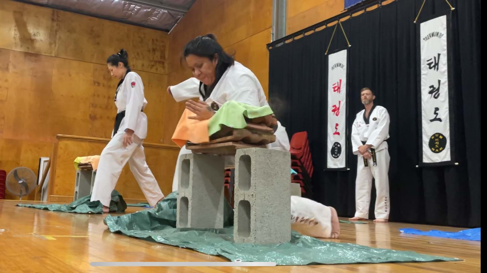 Tile power breaking, Champion, Sun Bae Korean Martial Art - Taekwondo Championship - Patterns, High Kick, Power Breaking, Roof Tiles, Kukkiwon, WT - World Taekwondo, Australia, Brisbane, Centres locations at Kenmore, Newmarket, The Gap, Middle Park, Mt Gravatt, Toowoomba, Grandmaster Bradley Tatnell. competition, white belt, yellow belt, blue belt, red belt, black belt, children, adults, male, female.