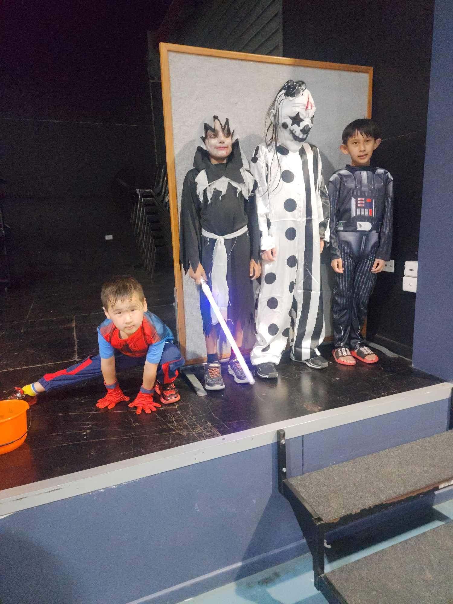 A commendable effort from Sun Bae students in warding off the evil spirits... We kihap, we kick & punch and we dress up to protect our club. Such... is our dedication!